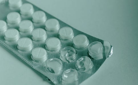 ��ҩ����Ĭ����