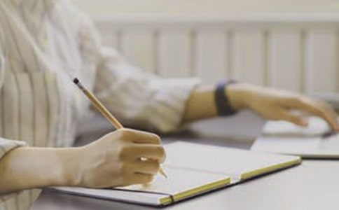 ���ᶨ������������У�ͨ��28ƪ��