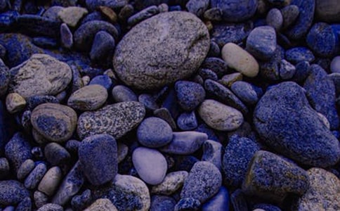 读《鹅卵石》有感