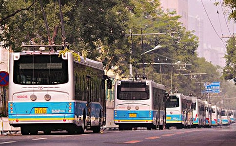 在公交车里用in还是on