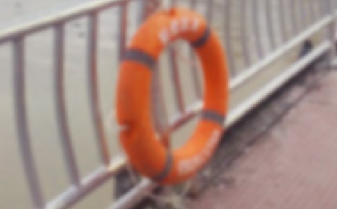 救生圈不让他们听水用英文怎么表达?