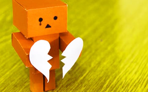 爱情不过是过眼云烟的伤感说说 特别伤心忧伤到哭泣的伤感说说