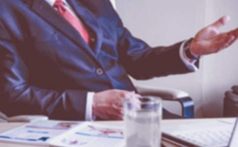 �쵼��Ա����������