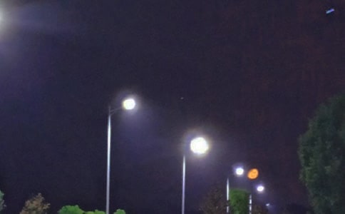 夜晚的路灯的说说