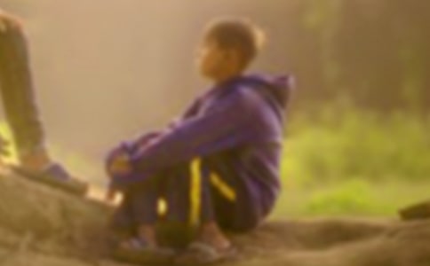 关于描写男孩外貌句子段落,描写描写男孩外貌句子段落