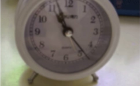 关闭闹钟的说说发朋友圈