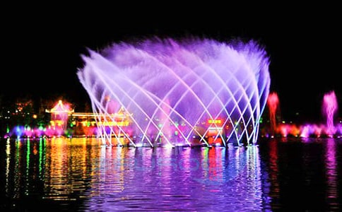 ��Ȫ�µ�С�˹������