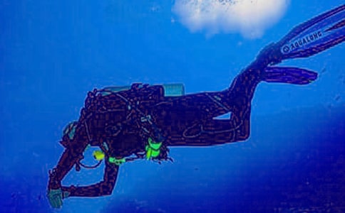 Ǳˮ������300��[��ѡ]