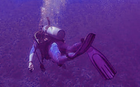 Ǳˮ������300��[��]