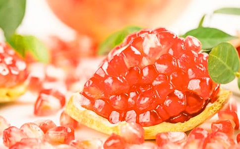 “石榴籽一家亲”民族团结标语