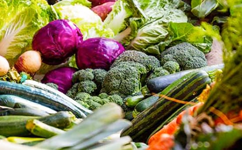 吃米饭和蔬菜的英文怎么拼