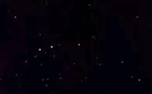 橙色太空服和白色太空服有什么区别?