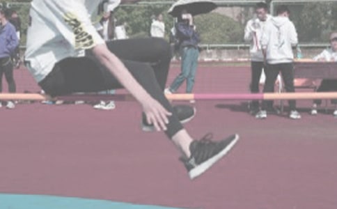 致跳高运动员广播稿