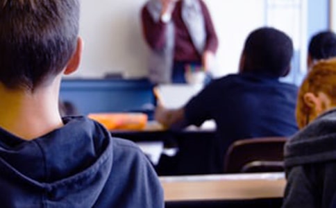 同窗友爱,共享阳光主题班会