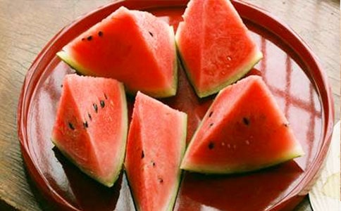 描写西瓜的作文,西瓜运用举例子的句子