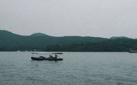 描写西湖的诗句