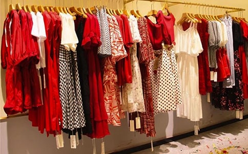 天冷没钱买衣服的搞笑说说