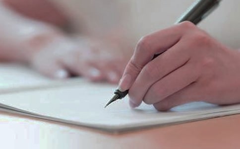 ���ر�����ɫ������300����ƪ